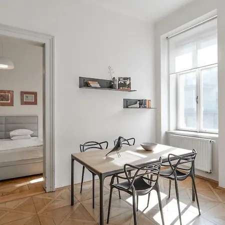 Kafka's Head * Praga